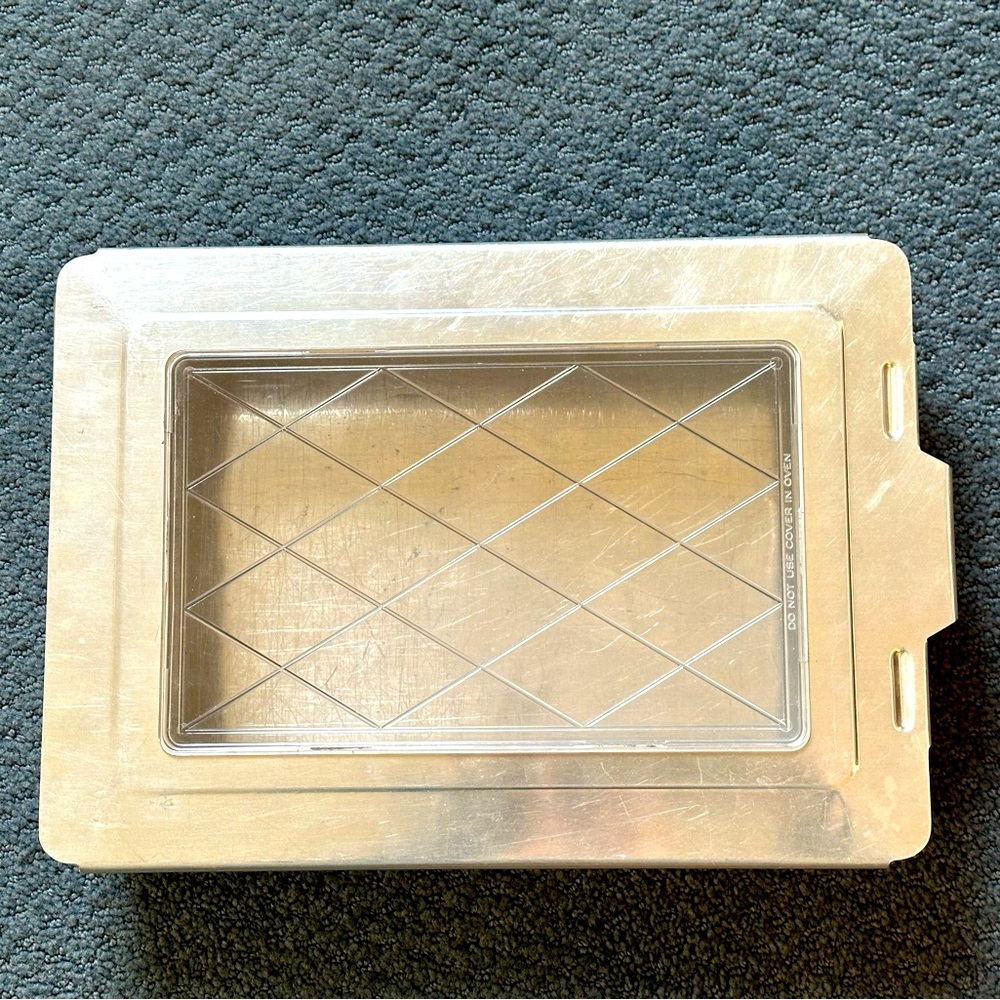 Vintage rectangular covered cake pan